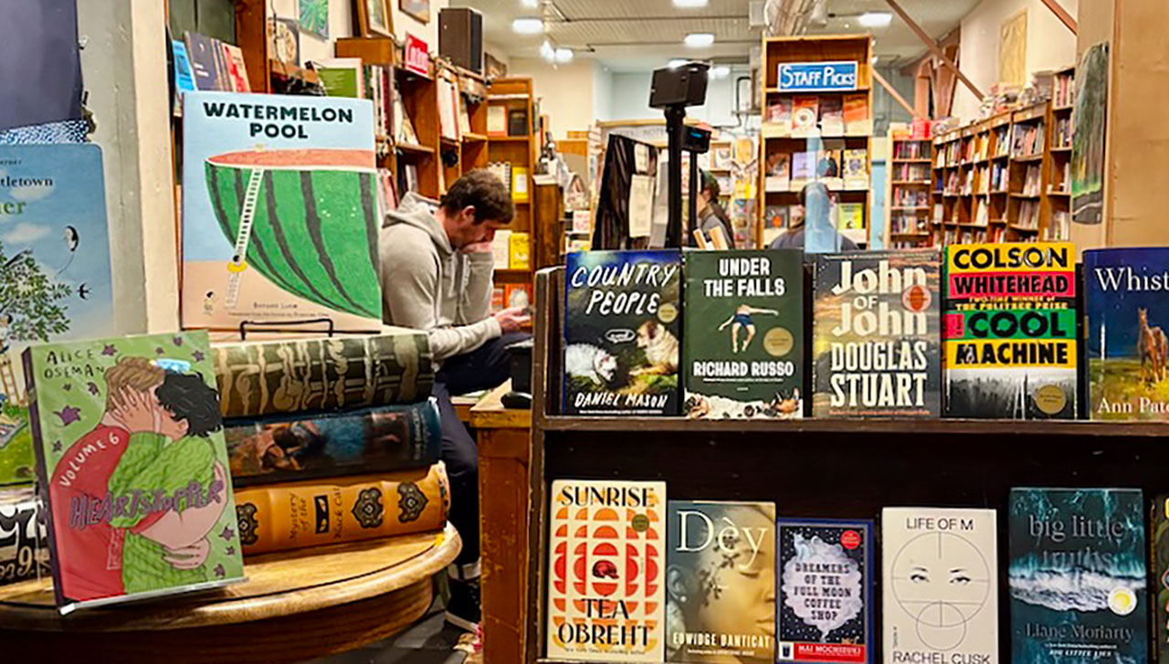 Browser Books is losing its manager